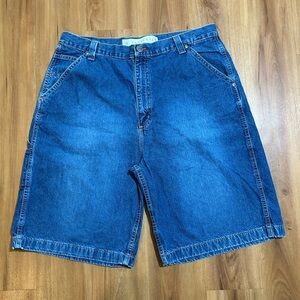 Relaxed‎ Fit Blue Jean Shorts with Knee-Length Style